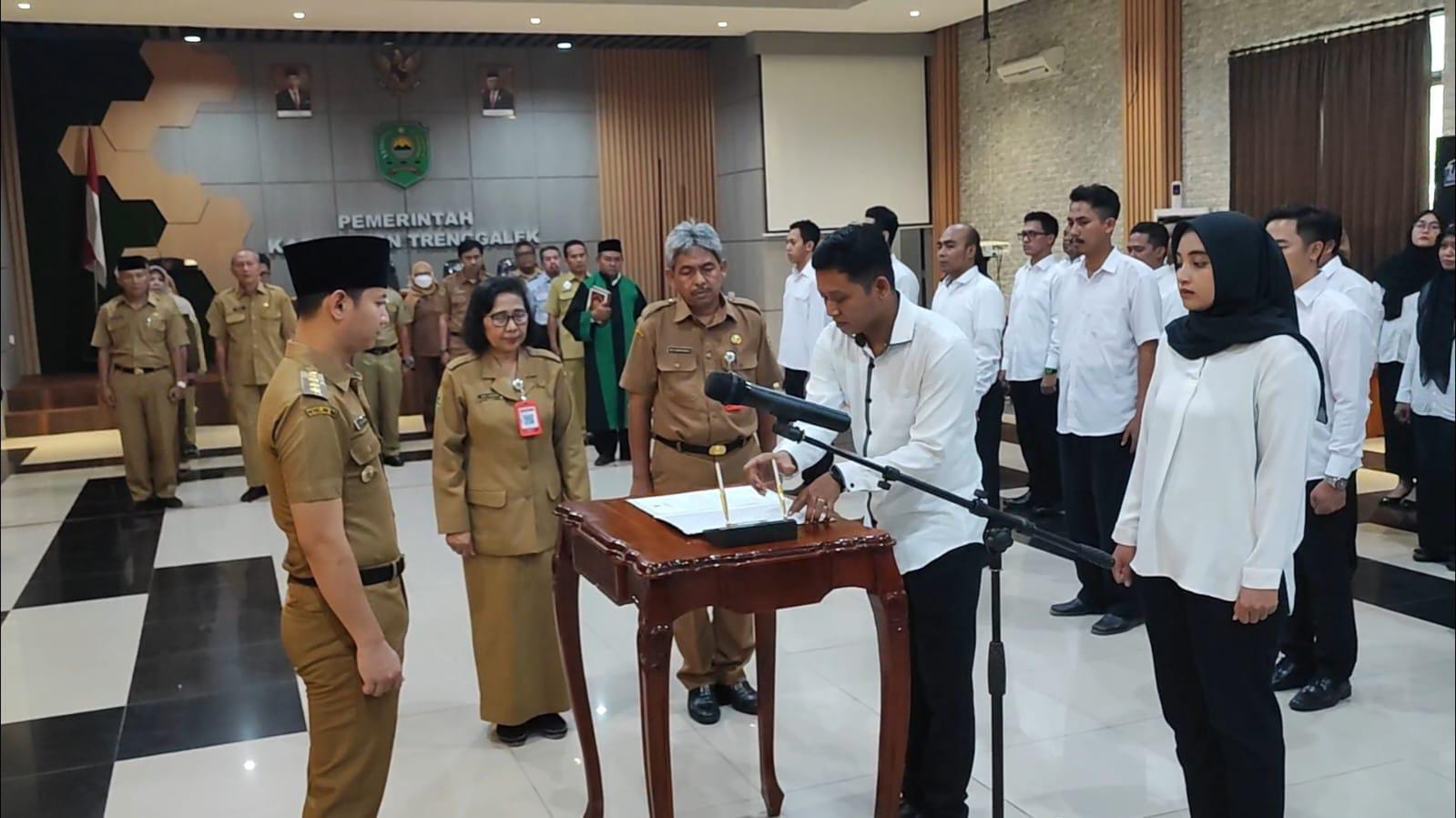 Gus Ipin Lantik Pppk Fungsional Teknis Lingkungan Pemkab Trenggalek