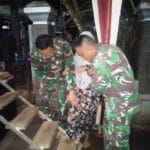 Sesepuh Desa Durenombo Dapat Tali Asih Satgas TMMD Batang