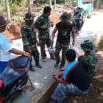 Jelang Penutupan TMMD, Anggota Satgas Giat lakukan Komsos