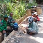 Jalin Komunikasi Sosial Bersama Warga jelang tutup TMMD