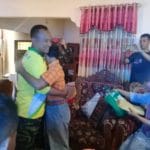 Berikan Tali Asih dan Cindera Mata Untuk Orang Tua Asuh Keluarga Fahrudin