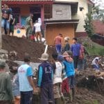 Koramil 02 Limpung Bersama Warga Melaksanakan Karya Bakti Pasca Longsor