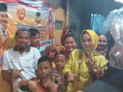 Raslinna Rasidin caleg DPR RI dari Partai Berkarya Sambangi Warga dan Nobar Debat Presiden 2019