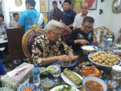 Tantowi Yahya dan Wakil Gubernur Sumatra Selatan Ir.H.Mawardi Yahya Makan Bersama di Pindang Mbok Dal