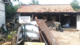 Rumah Karsan Giliran Diperbaiki, Ini Ungkapannya Kepada TNI dan Warga