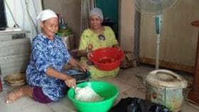Karena Nenek Sawiyah dan Nenek Wiwik, Personel Satgas TMMD Tak Takut Kelaparan