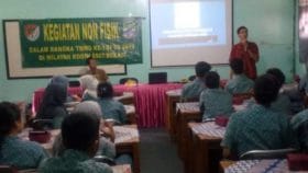 Puluhan Pelajar SMA Tulus Bakti Ikuti Penyuluhan Kesehatan Satgas TMMD