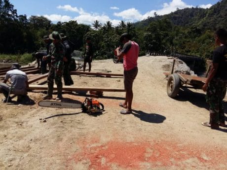 Warga Bakubakulu Apresiasi TNI di TMMD 104