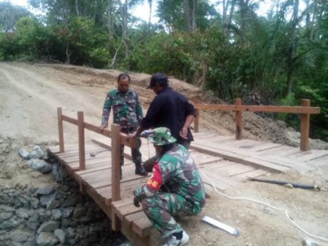 Pengeboran Pagar Jembatan I DI DEsa Bakubakulu Dimulai