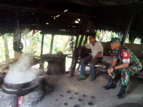 Dansatgas Merasa Senang Kunjungi Pengusaha Gula Merah Tradisional