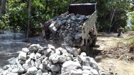 Dorong Material Terus Menuju Sasaran Pembangunan Jalan