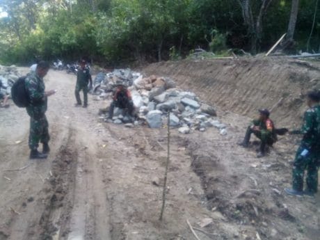 Material Batu Masih Terus Didrop Karena Banyaknya Kebutuhan Pembronjongan
