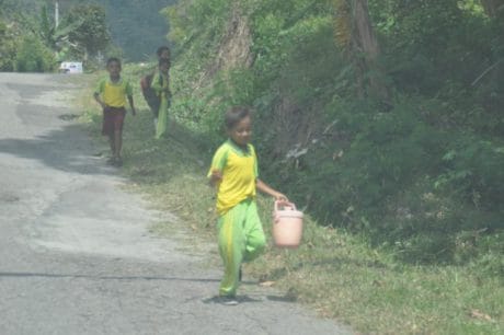 Satggas TMMD 104 Ajak Siswa SD Belajar di Luar Kelas