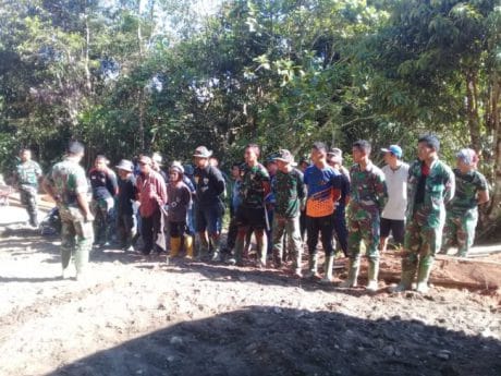 Mendekatkan Hubungan Emosional Antara TNI Dan Warga Selama TMMD