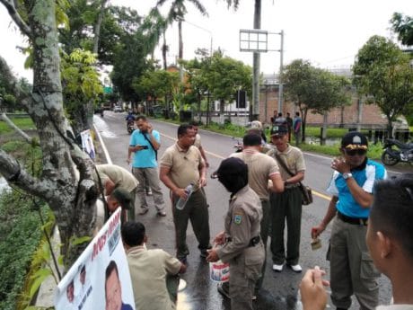 Kodim 0801/Pacitan Lakukan Pembersihan Coretan Dinding
