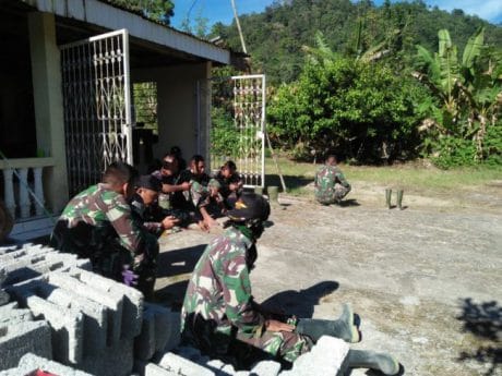 Waktu Rehat Jadi Perekat Kemanunggalan TNI- Warga Desa Bakubakulu