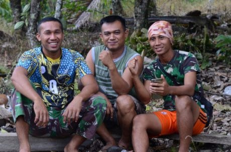 Umur Bukan Alasan Tak Membantu TMMD 104