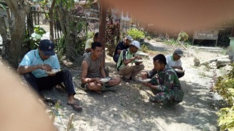 Pratu Irman Menjadi Koki Dadakan