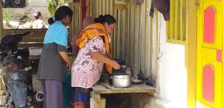 Jual Kopi Sambil Menimba Ilmu dari Tentara