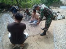 Bronjong Datang, Satgas TMMD dan Warga Langsung Rakit