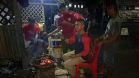 Ikan Dan Ayam Bakar menjadi santapan malam satgas tmmd di Bekasi