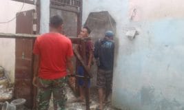Satgas TMMD Lanjutkan Peninggian Rumah Milik Kadir
