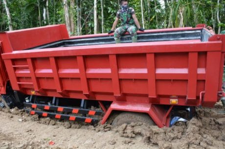 Kondisi Apapun, Satgas TMMD Tak Pernah Gentar dan Terus Bekerja