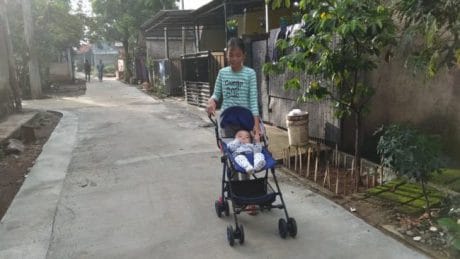 Ada Jalan Baru, Lilis Kini Bisa Mendorong Kereta Baik Sang Adik Dekat Rumah