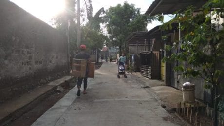 Kini Bisa Mendorong Kereta Baik Sang Adik