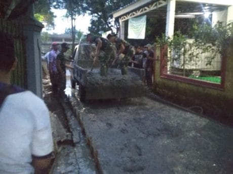 Satgas & Warga Selesaikan Target Selesaikan Pengecoran