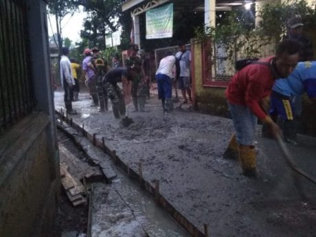 Satgas & Warga Selesaikan Pengecoran Jalan Nurul Huda