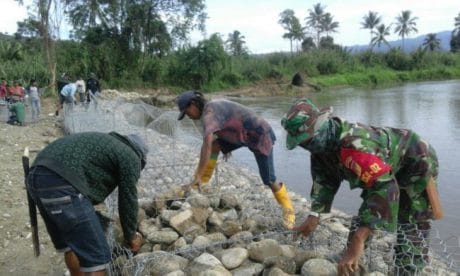 Ini DIa Kegiatan Detik-Detik Selesainya Pembronjongan di Jembatan Kura-Kura