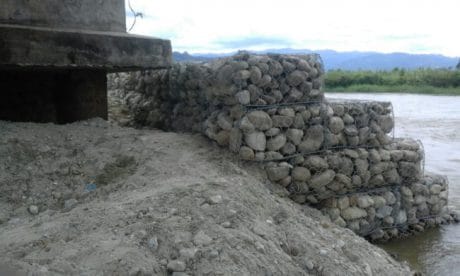 Pembronjongan Tepi Sungai Jembatan Kura-Kura Sudah Rapi