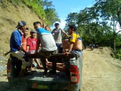 Kebersamaan dengan Warga Naik Mobil Dinas TNI