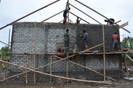 Kades Rusoh Turun Langsung Bantu Percepatan Pembangunan