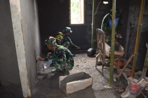 Serma Supriyadi Terampil Seperti Tukang Profesional Dalam TMMD Ke-104