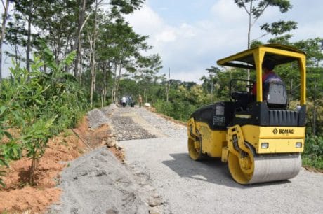 Double Drum Roller Lindas Jalan Desa Poncol Sepanjang 700 Meter