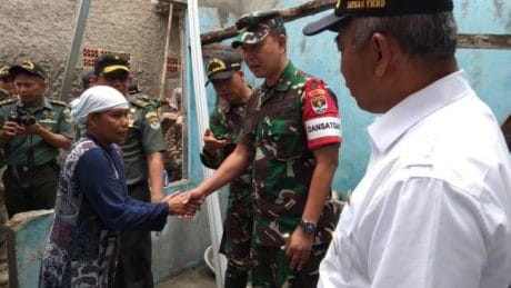 Sekilas ucapan Bu Jembar di atas menggambarkan kegugupan sekaligus kesenangannya