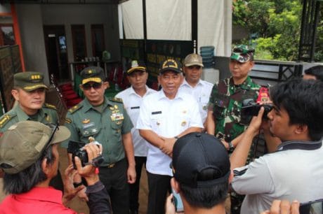 Jalan-jalan yang tadinya becek, susah dilewati, kita cor, kita buat lebih bagus
