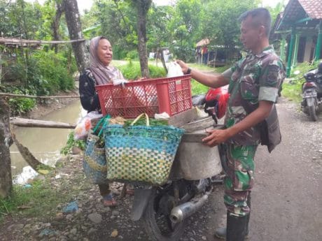 Pedagang Lintas Kabupaten Juga Diuntungkan Dengan TMMD Jatiroyom