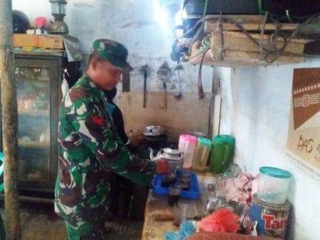 Hati Sang Kopral Tergugah “ Bantu Warung Kopi di TMMD Pemalang”