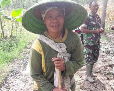 Jalan Dibangun Satgas TMMD Pemalang, Berkah Juga Bagi Kasmirah