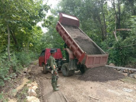 Material terus didatangkan