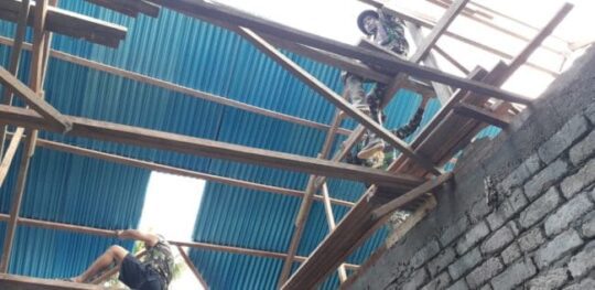 Atap Kantor Tiga Pilar Hampir Rampung