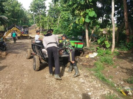 SINERGITAS TNI-POLRI DI LOKASI TMMD