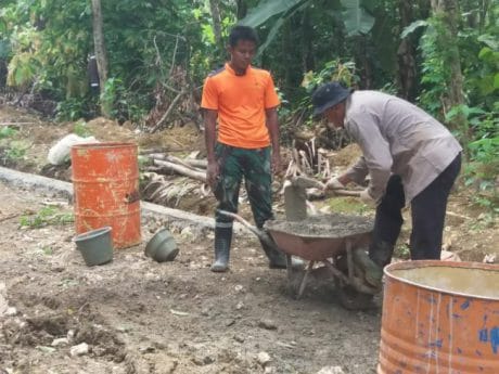 KOKOHNYA KEBERSAMAAN TNI POLRI DALAM TMMD DI DESA LALLATANG