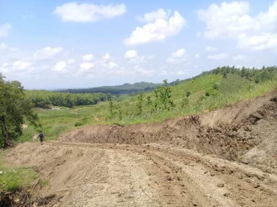 TMMD Reguler 104 Kodim Pemalang Belah Bukit Maribaya Bangun Jalan