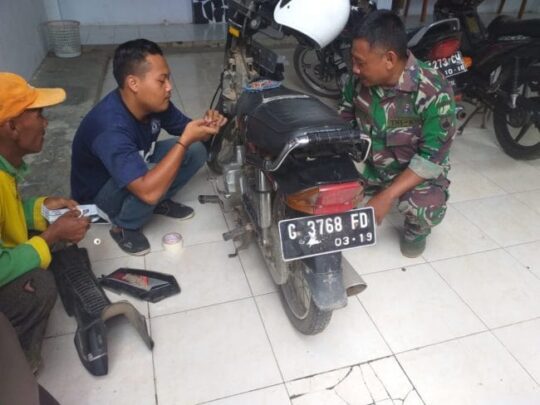 Tanggap Dan Sigap Satgas TMMD Bantu Warga Yang Kesulitan