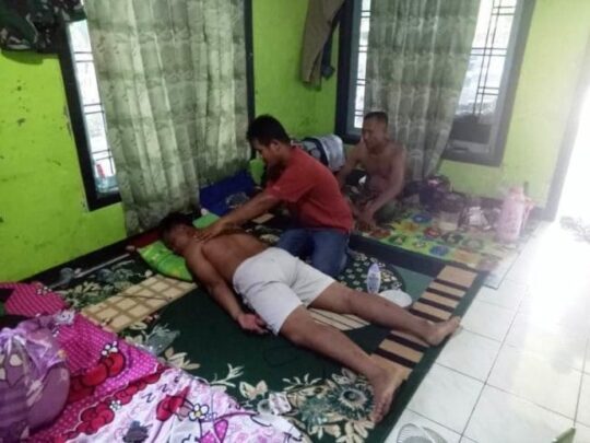 Tukang Urut Sejahtera Berkat Banyaknya TNI di Jatiroyom Pemalang