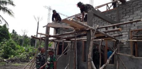 TNI/Polri Bersama Masyarakat Percepat Pembangunan Kantor TPD